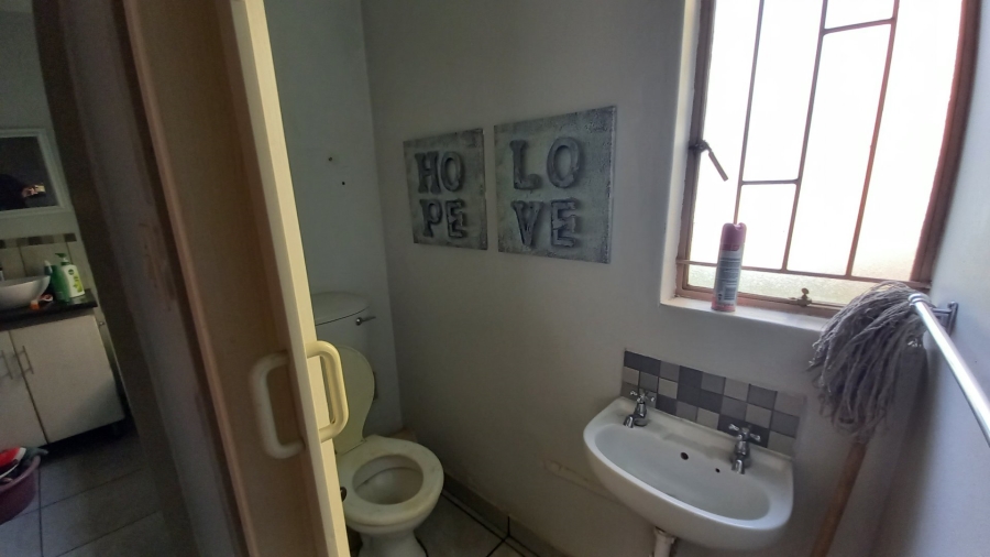 To Let  Bedroom Property for Rent in Kannoniers Park North West